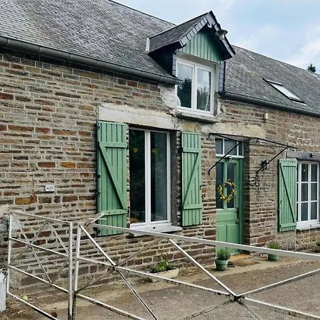 Petit Parfait 3 Bedroomed House Buais-les-Monts