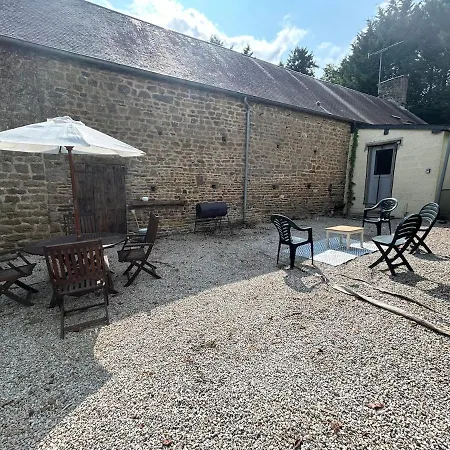 Petit Parfait 3 Bedroomed House Buais-les-Monts